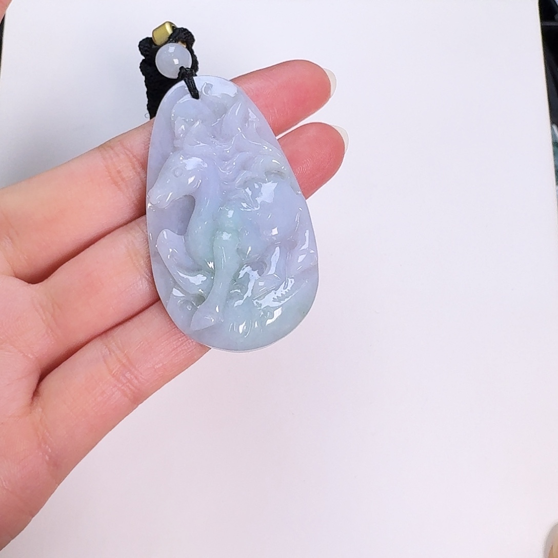 翡翠颈饰未镶嵌马牌