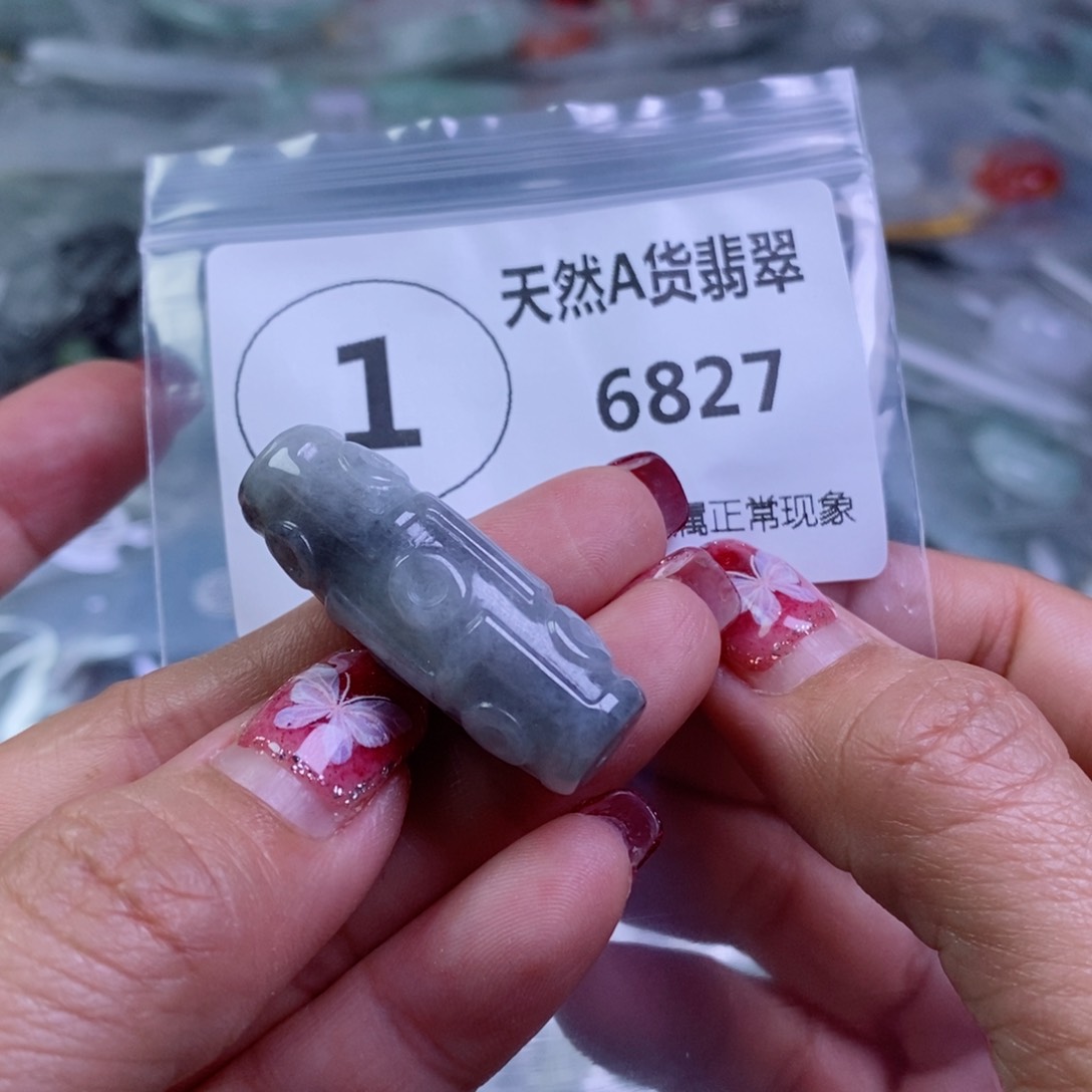 翡翠颈饰未镶嵌吊坠