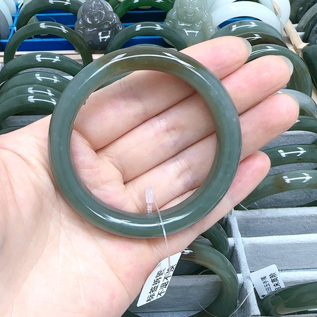 和田玉手镯未镶嵌随*