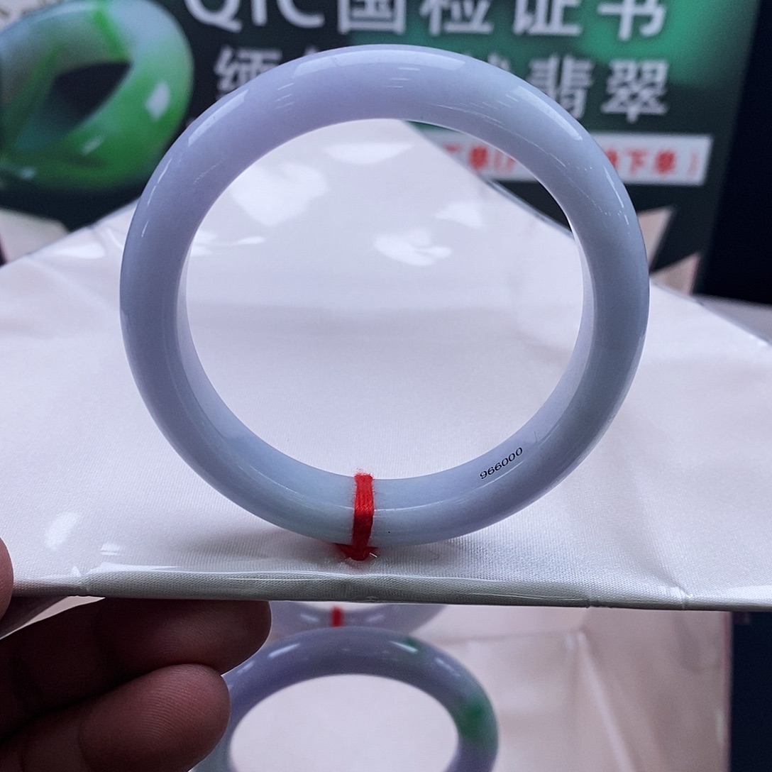 翡翠未镶嵌手镯春彩