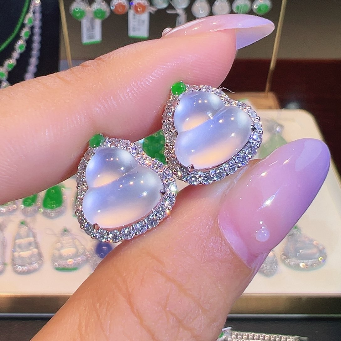 18K金镶嵌翡翠耳饰