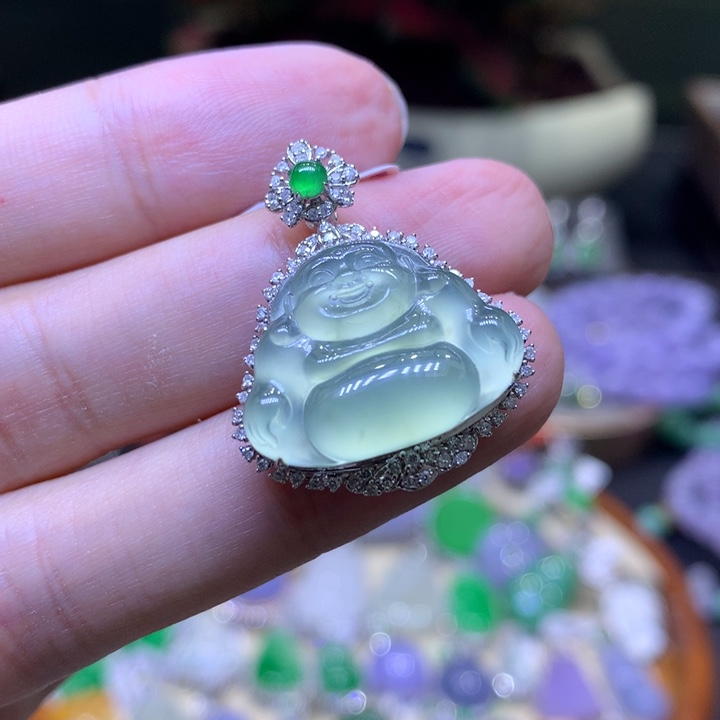 颈饰18K金镶嵌翡翠