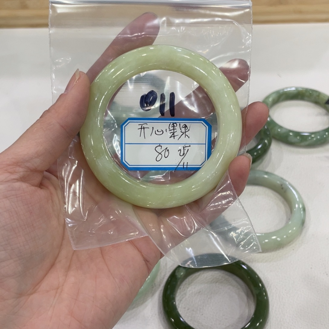 开***果蛇纹石玉未镶嵌手镯