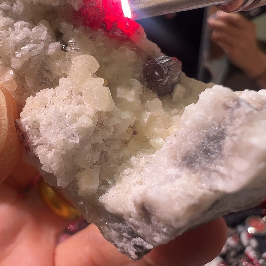 天然辰砂朱砂天然晶体摆件