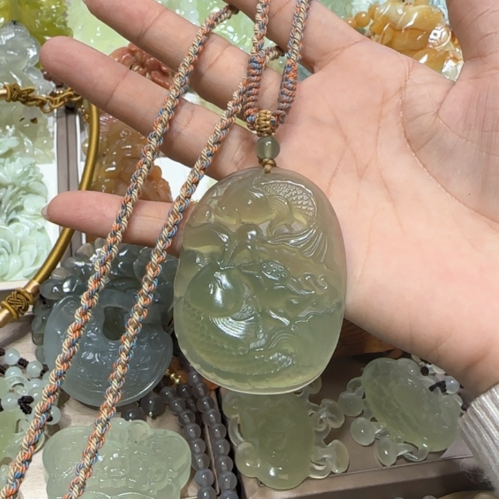 蛇纹石玉吊坠未镶嵌