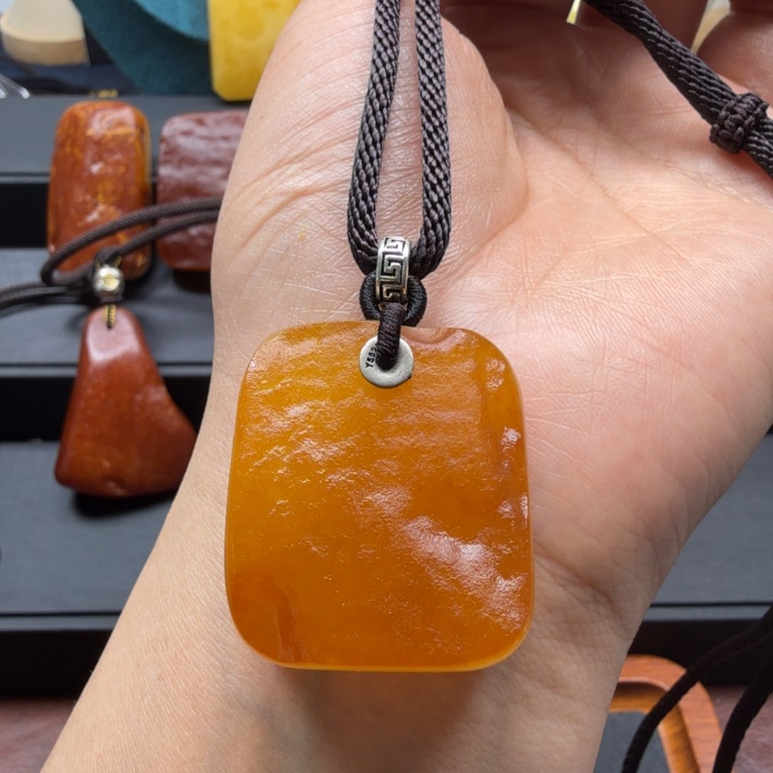 未镶嵌吊坠(赠链)琥珀