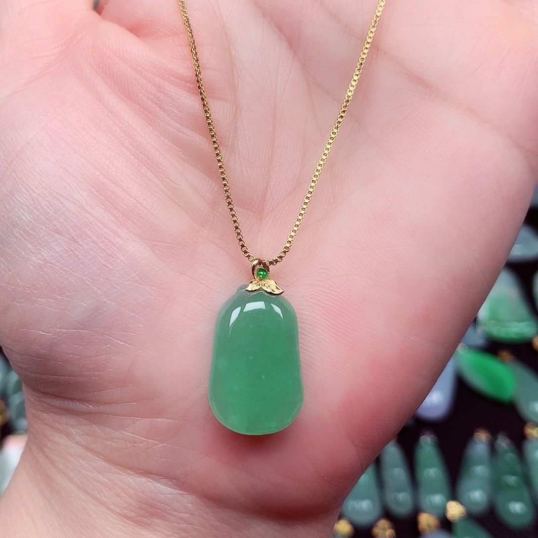 翡翠18K金镶嵌颈饰