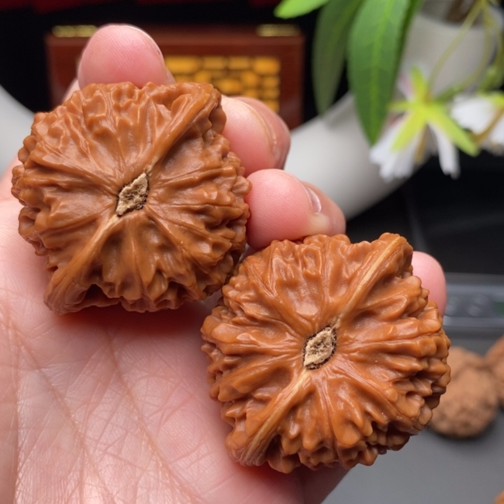 文玩核桃把件西***狼宫灯45