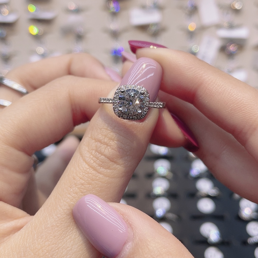 莫桑石非金属圈12。 小方糖一克拉