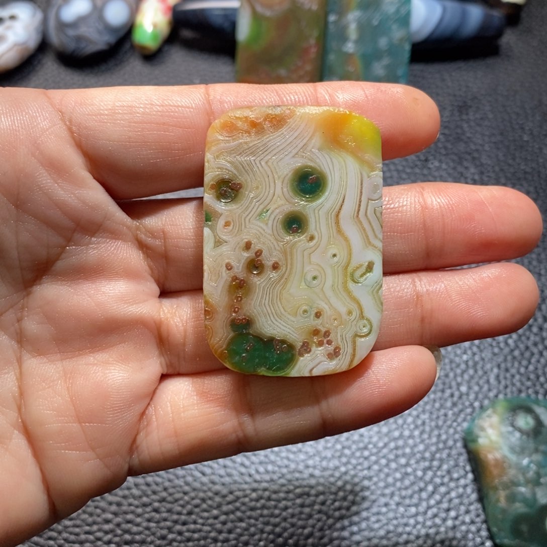 未镶嵌颈饰玛瑙/玉髓山***烽