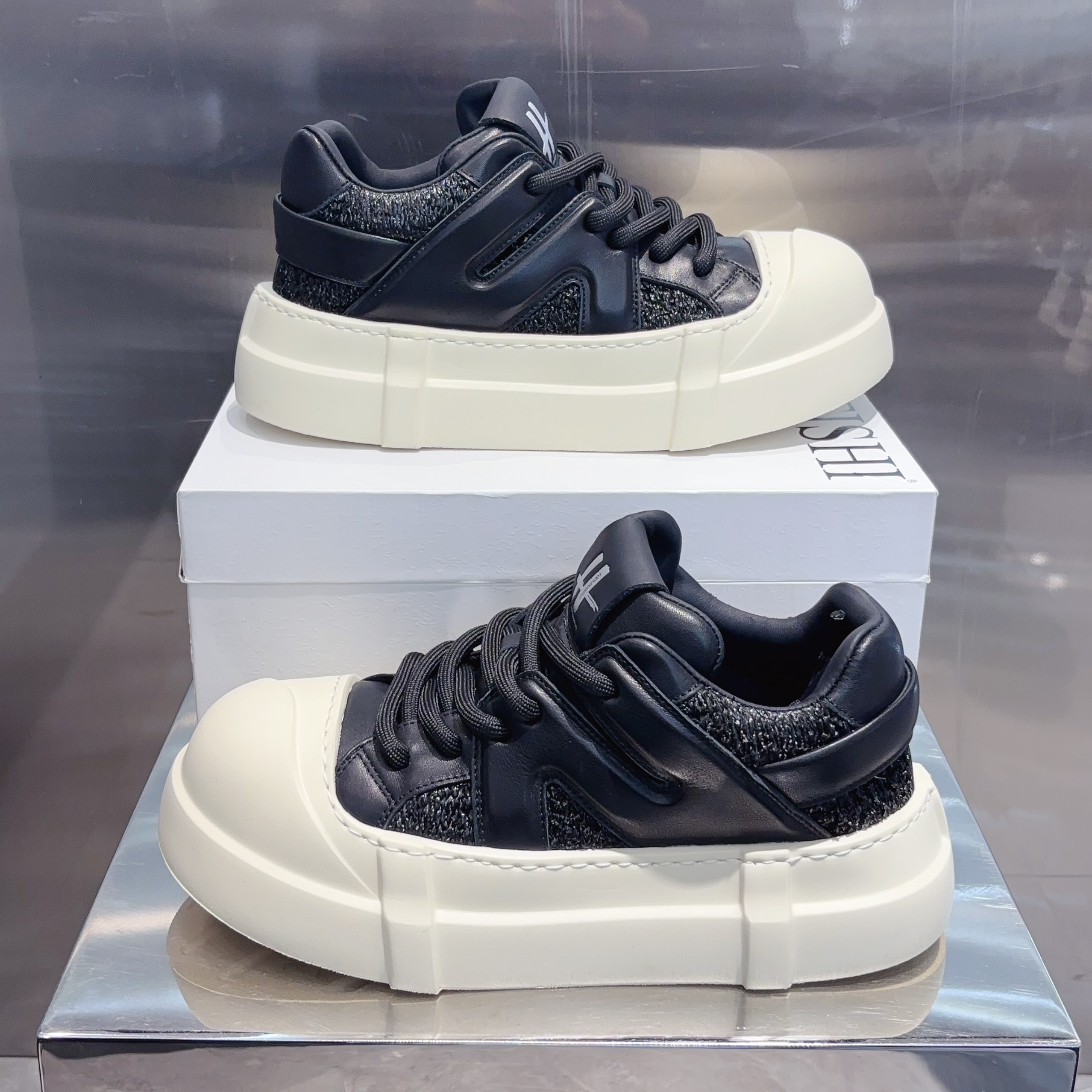 系带运动休闲牛皮板鞋