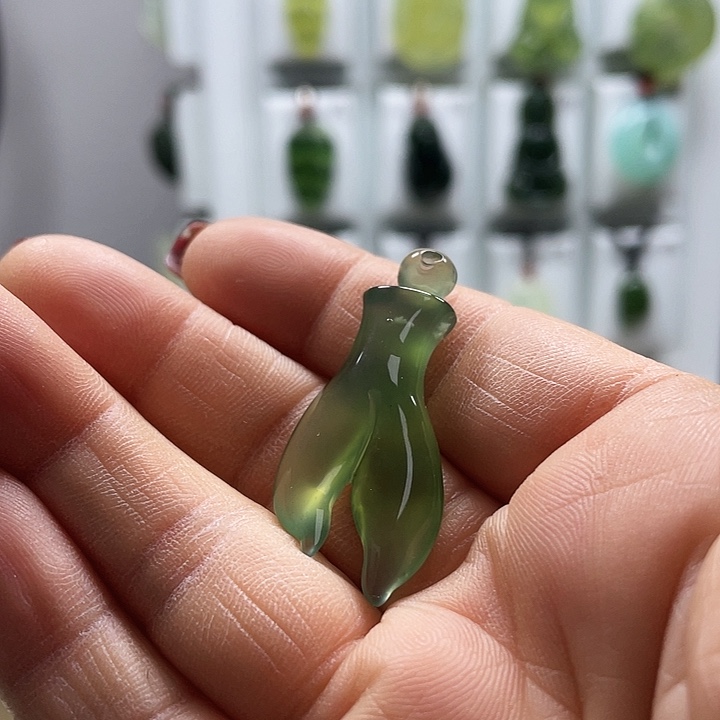 蛇纹石玉颈饰未镶嵌