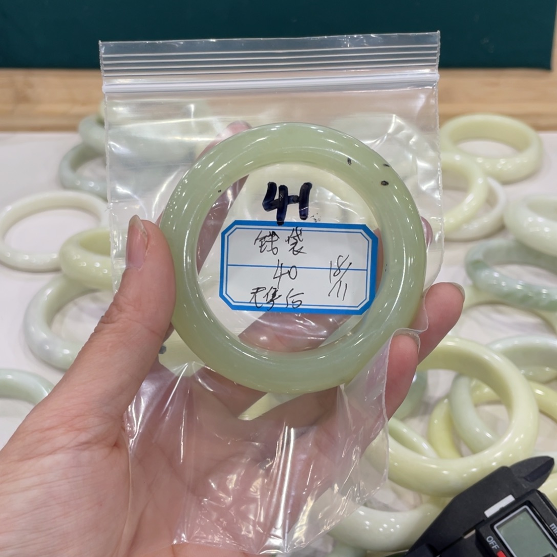 ️***এ蛇纹石玉未镶嵌手镯