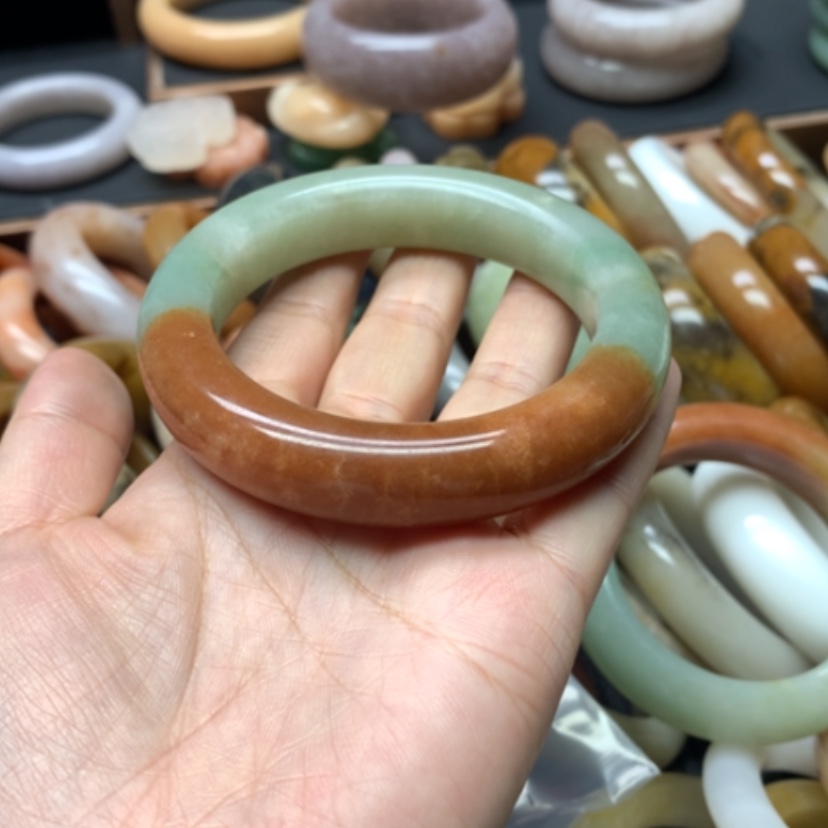 【闪购商品】石英质玉手镯未镶嵌N*