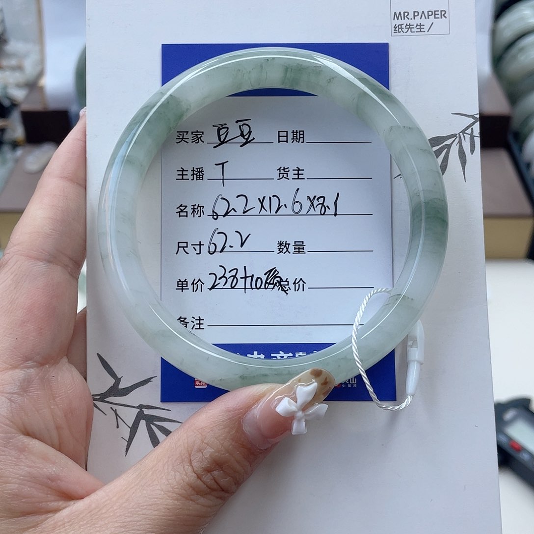 石英质玉手镯未镶嵌