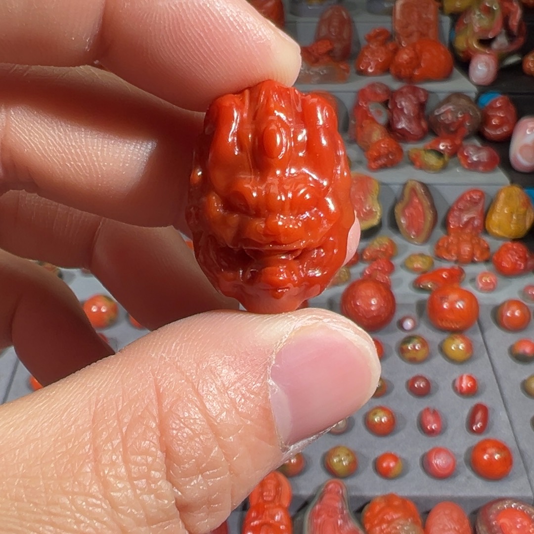 南红玛瑙未镶嵌兽面吊坠