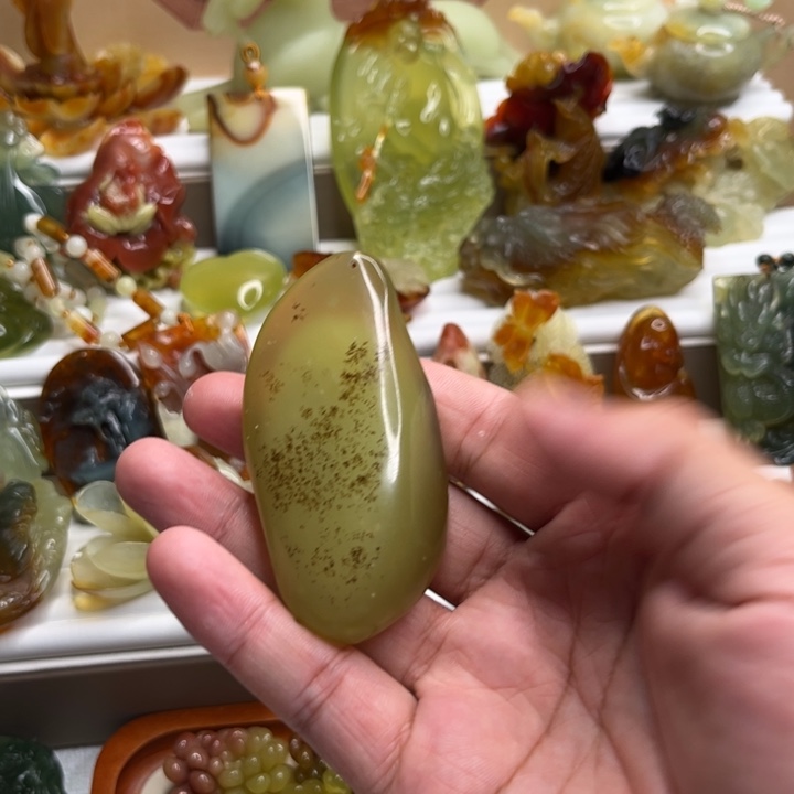 蛇纹石玉未镶嵌挂件