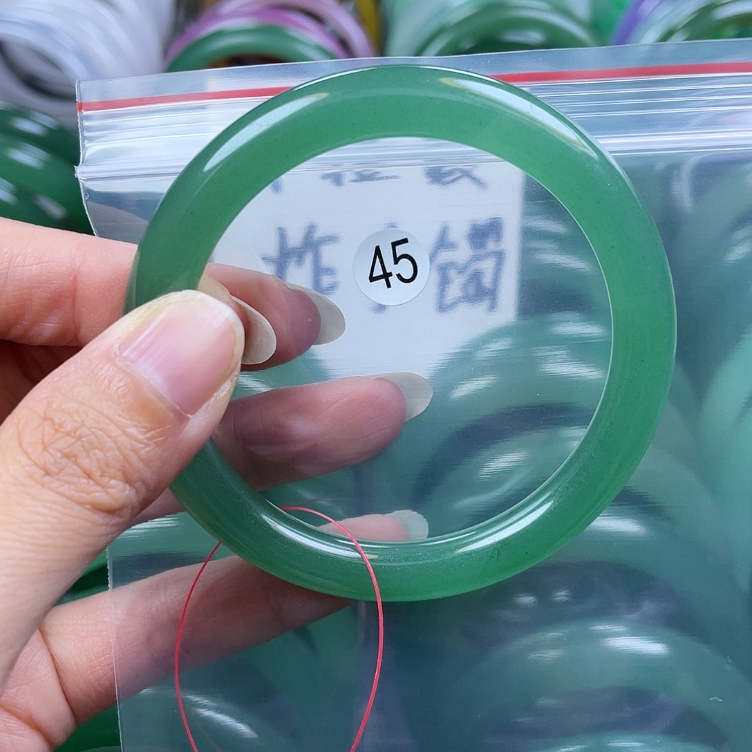 【闪购商品】未镶嵌手镯石英岩玉5556