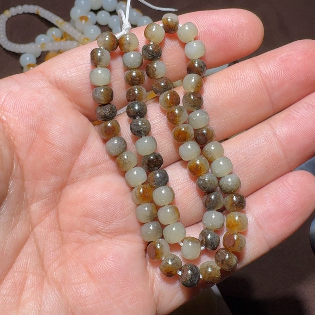 吾***昜和田玉未镶嵌颈饰