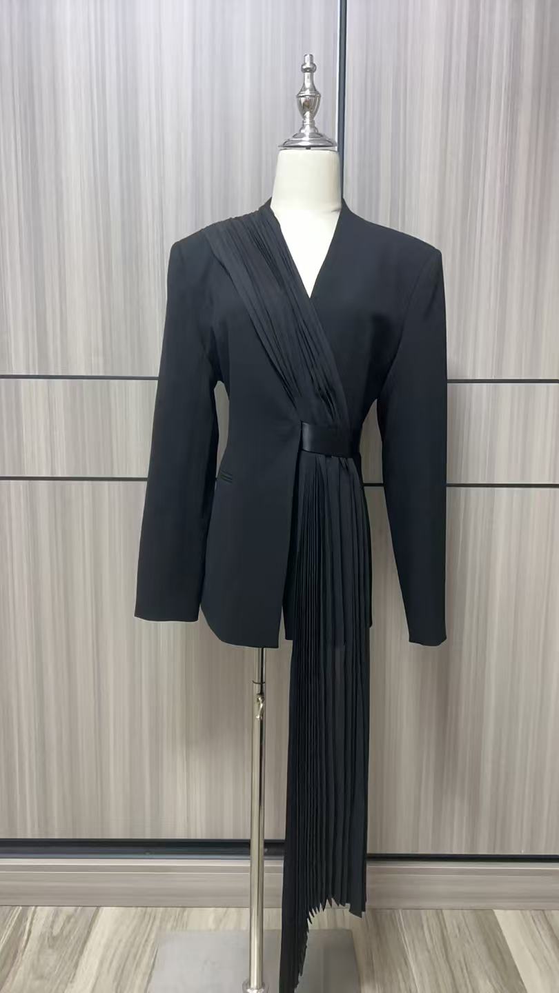 春秋时尚设计师款大牌女装（黑色飘带款）上衣