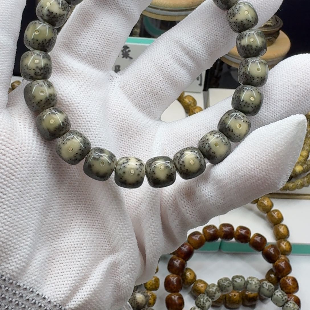 星月菩提手串10*9绿包白