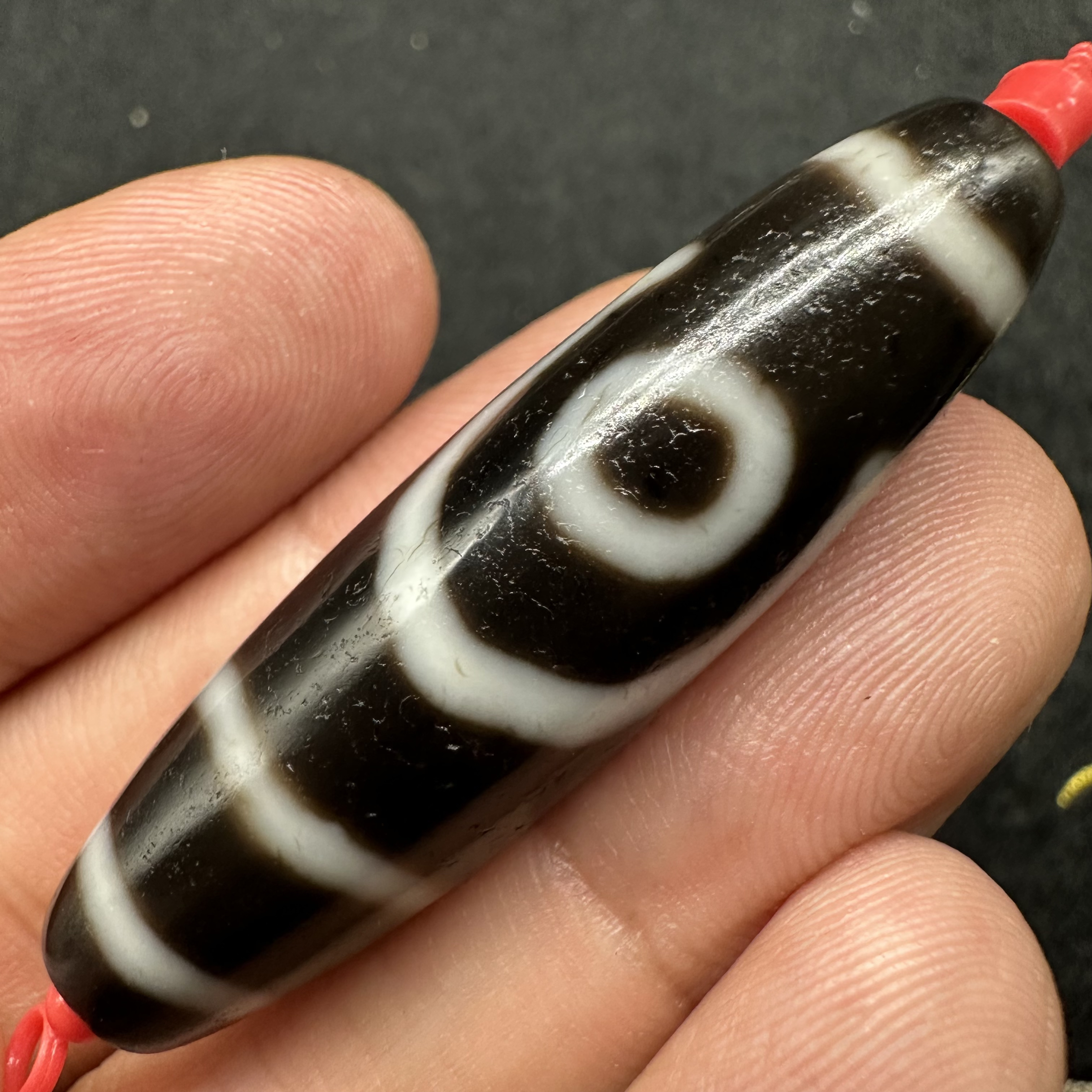 曲贡黑白手工如意二眼玛瑙天珠