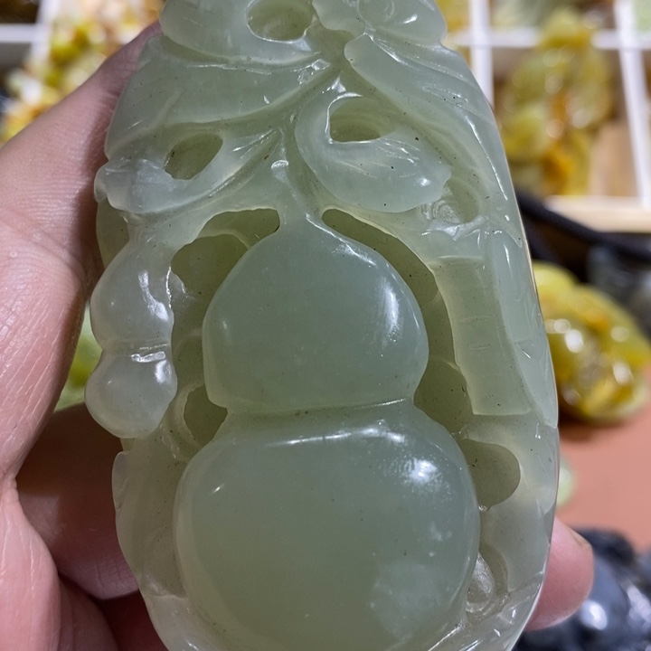 蛇纹石玉颈饰未镶嵌