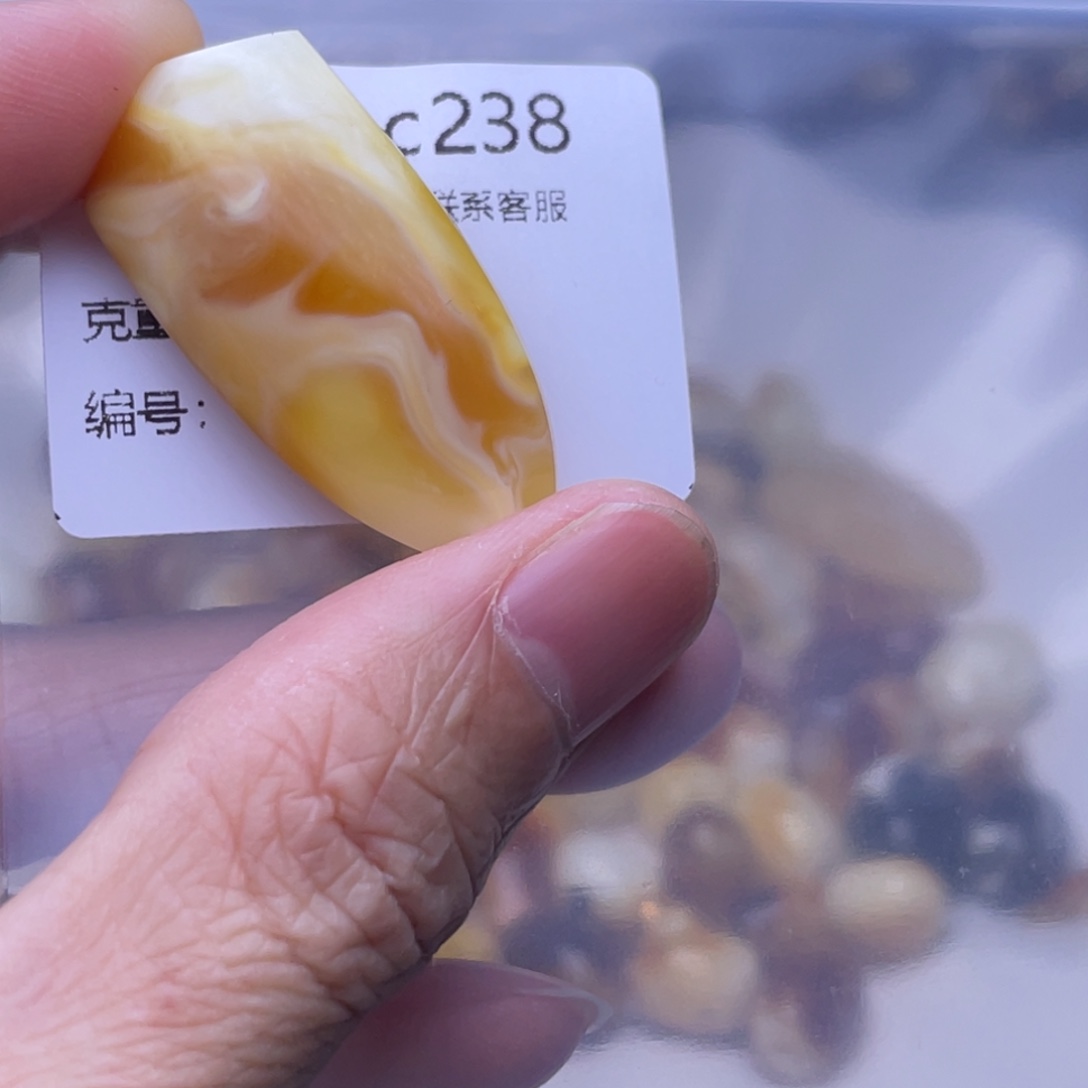 琥珀未镶嵌裸石琥珀