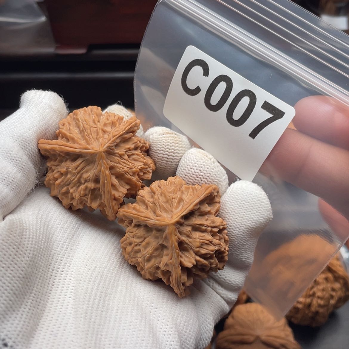 【闪购商品】文玩核桃吊坠C007三棱奔37