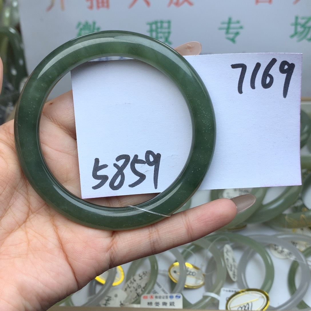 未镶嵌手镯和田玉