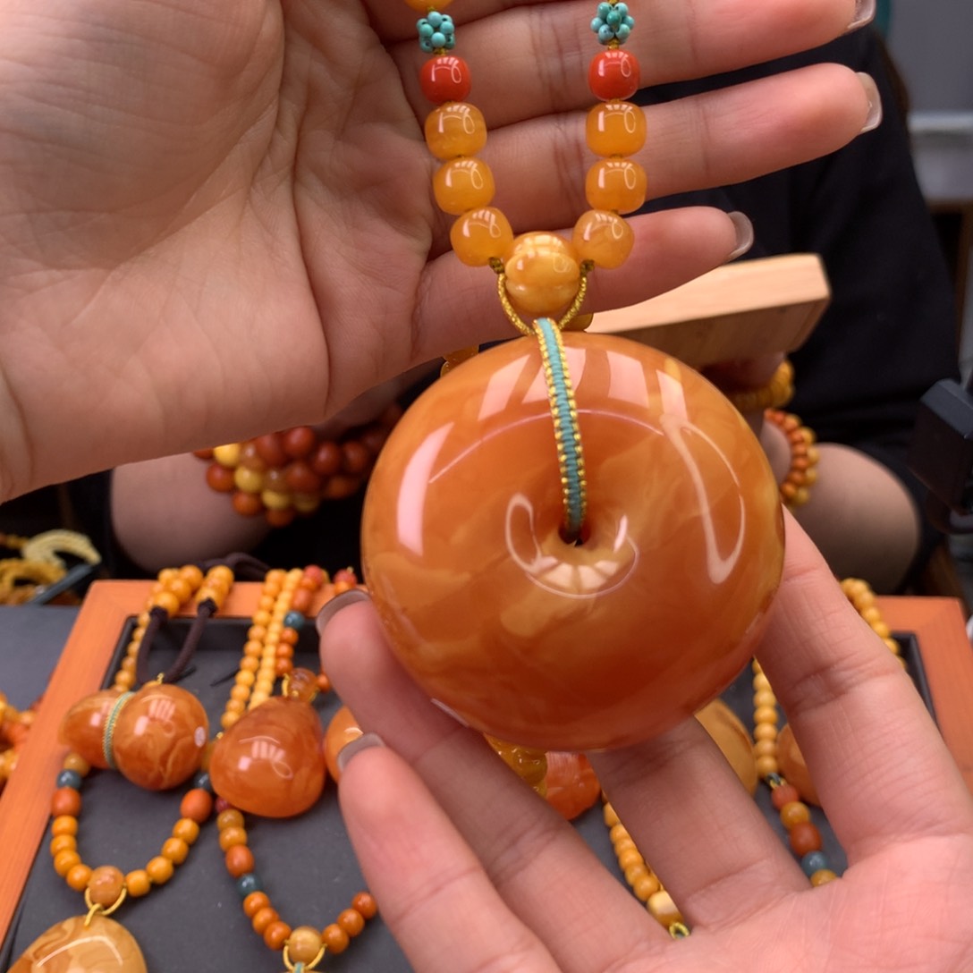 蜜蜡颈饰未镶嵌平安扣