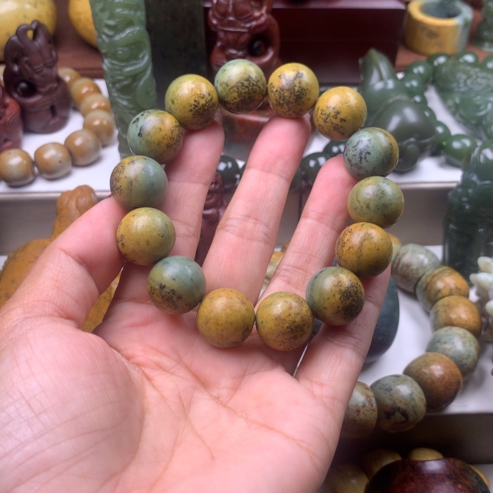 岫岩河磨玉（透闪石质玉）手链未镶嵌一***阳
