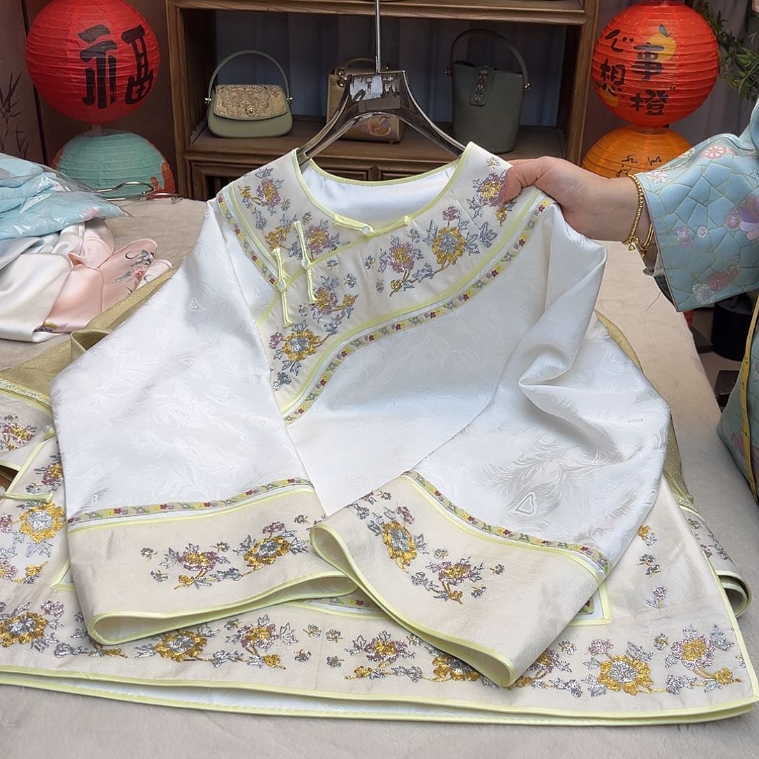 刺绣均码斜襟重工太太服