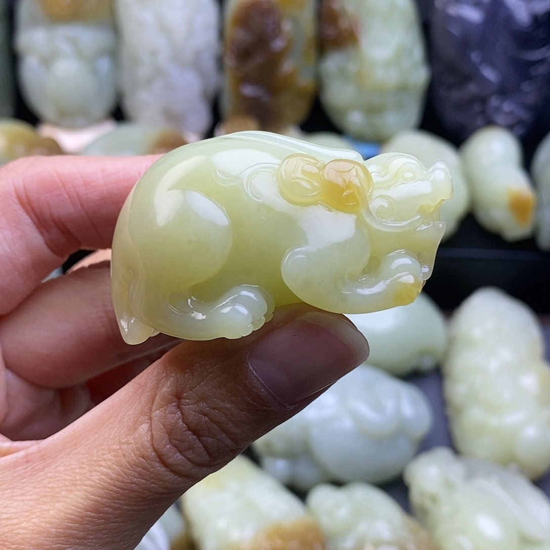 未镶嵌和田玉把件富*际