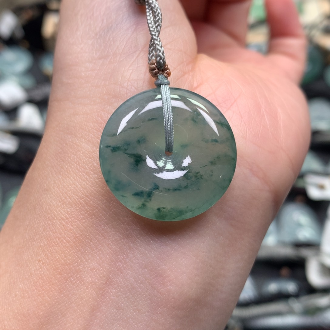 翡翠颈饰未镶嵌扣子