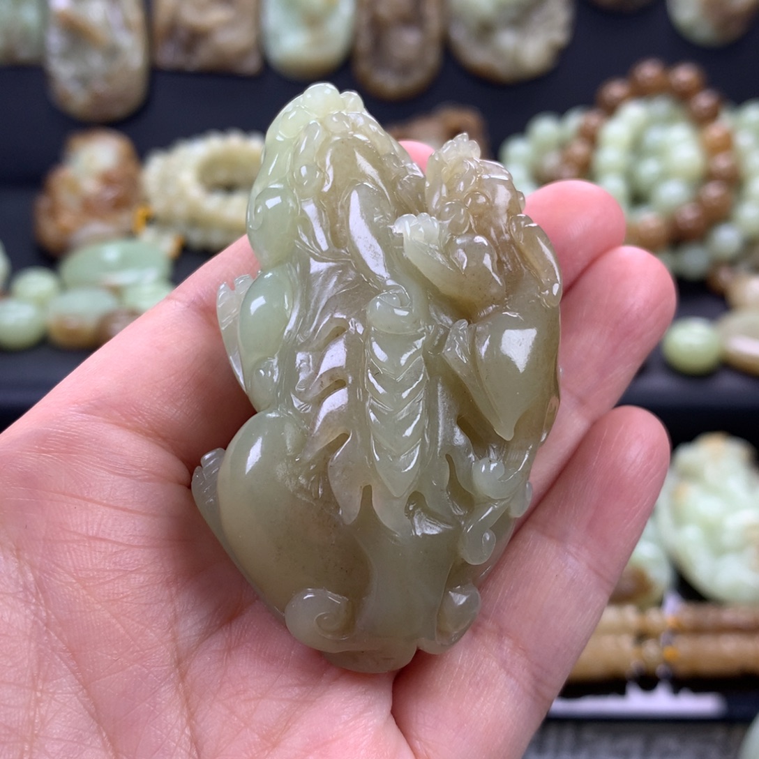 与***进和田玉未镶嵌挂件