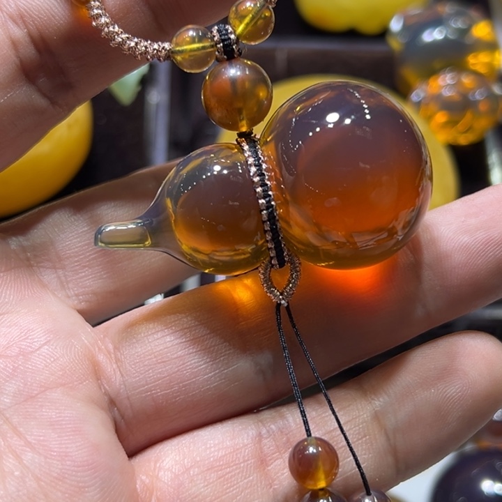 琥珀颈饰未镶嵌琥珀吊坠15.7克