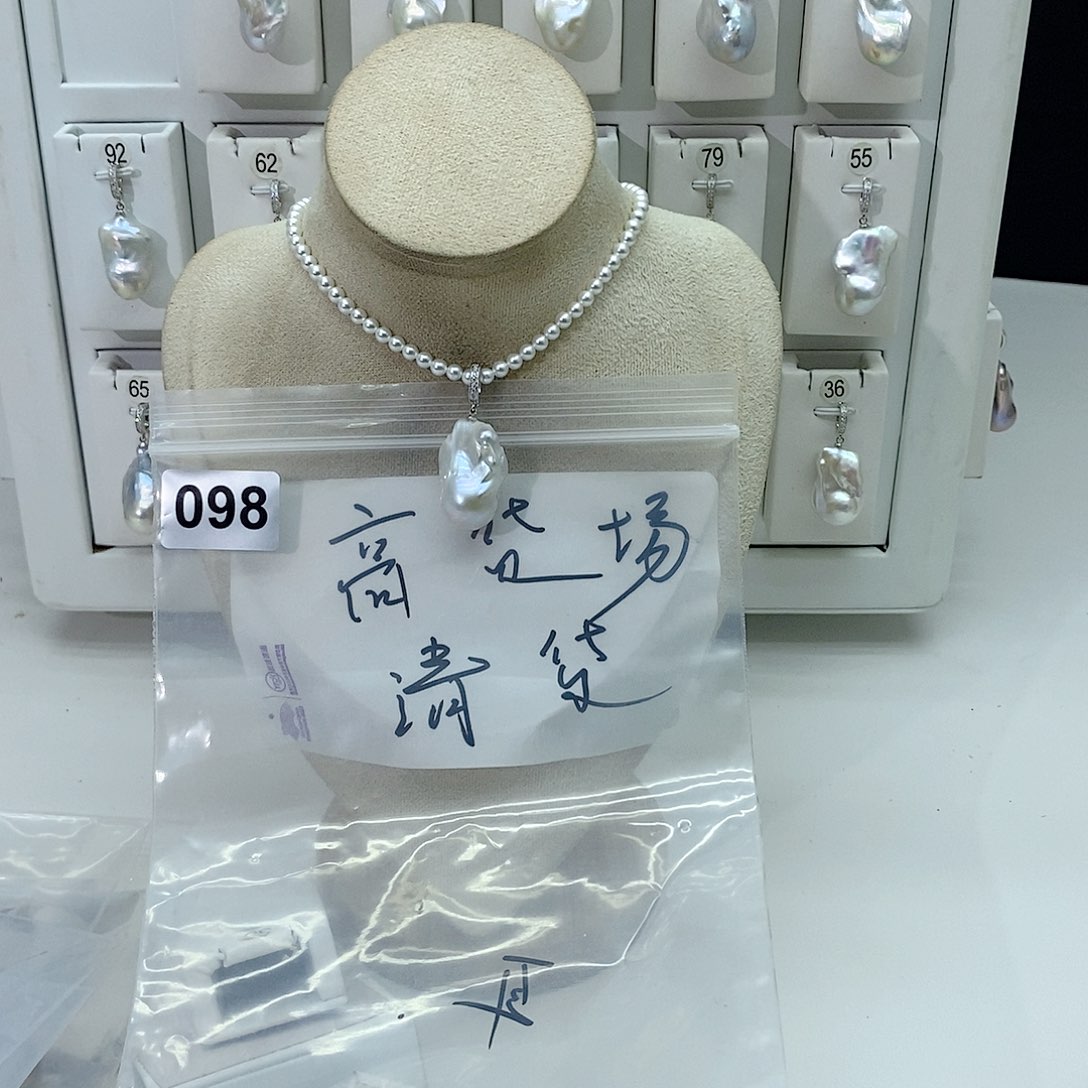 淡水珍珠颈饰合金