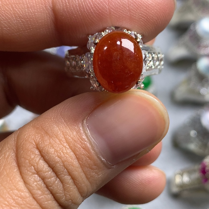 翡翠未镶嵌戒指铜托，卖裸石，需要二次镶嵌