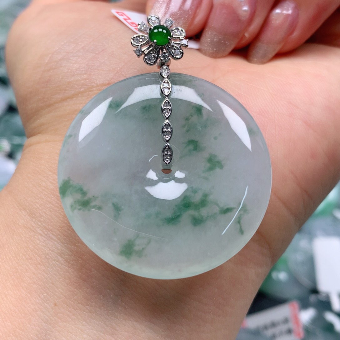 翡翠颈饰18K金镶嵌天然翡翠