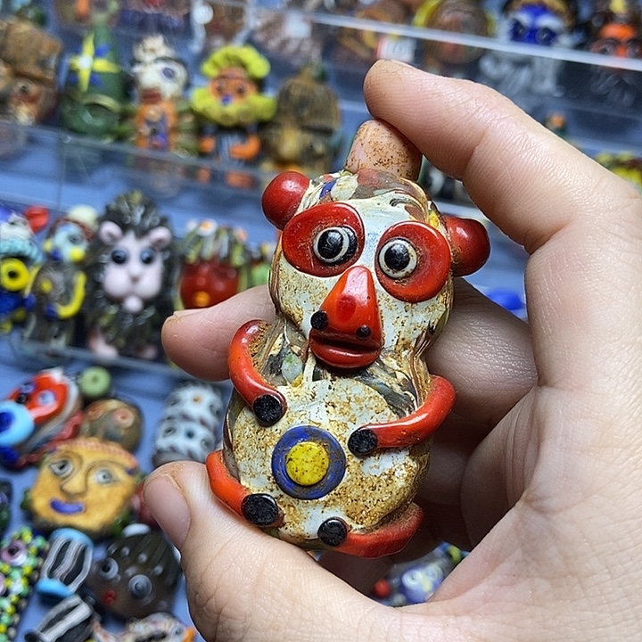 颈饰琉璃靶心小熊
