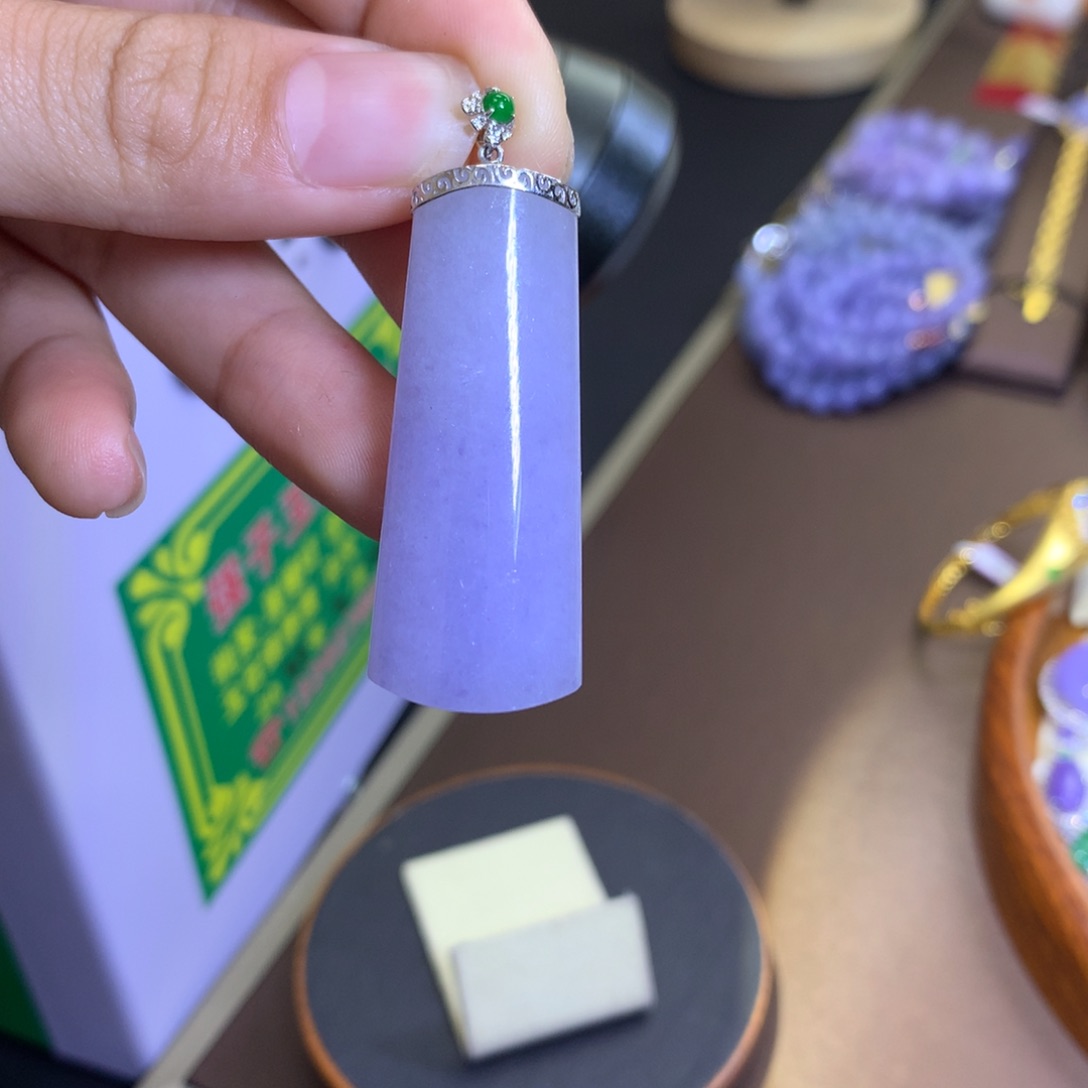 翡翠颈饰18K金镶嵌翡翠