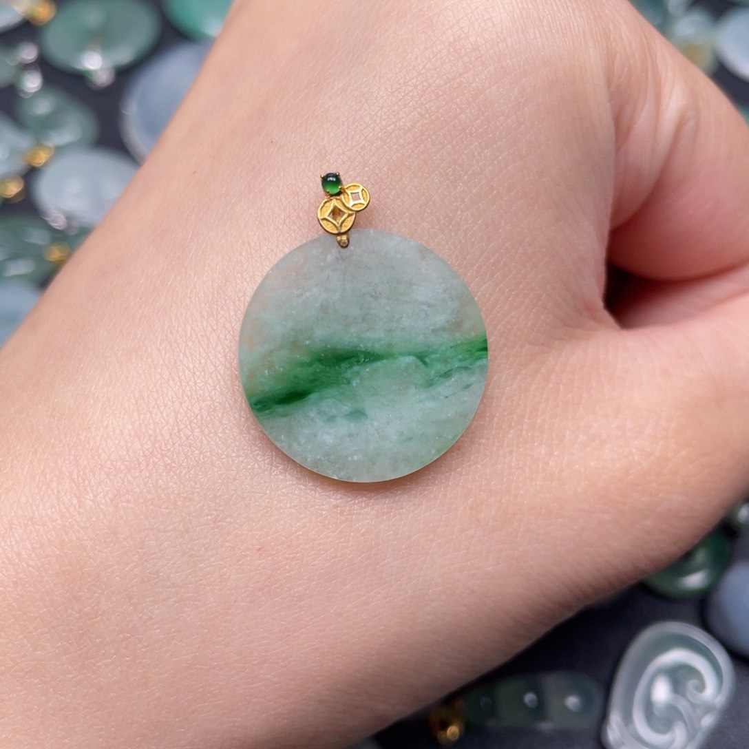 翡翠颈饰18K金镶嵌翡翠