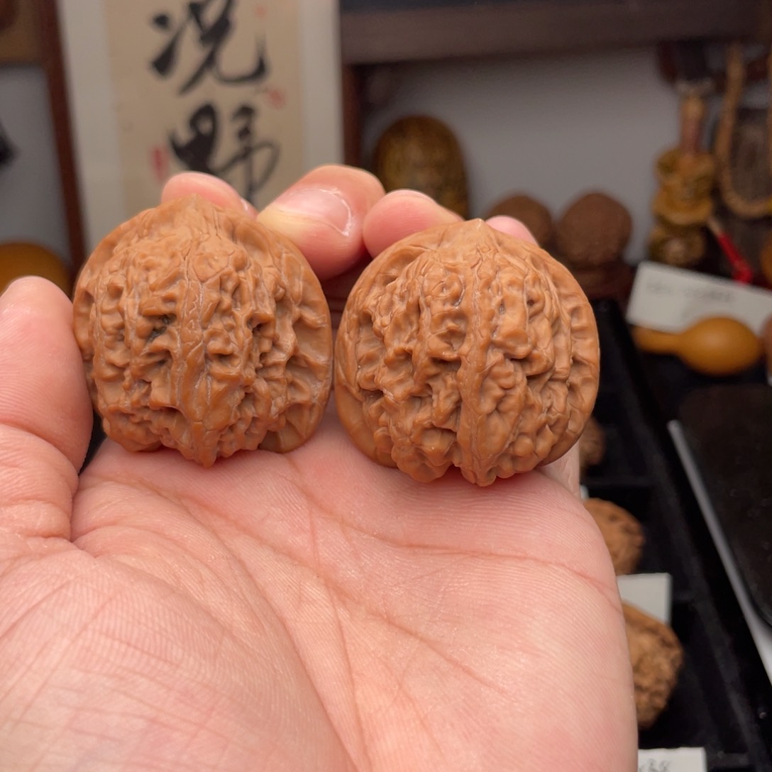文玩核桃把件野生滚地龙40/42/38