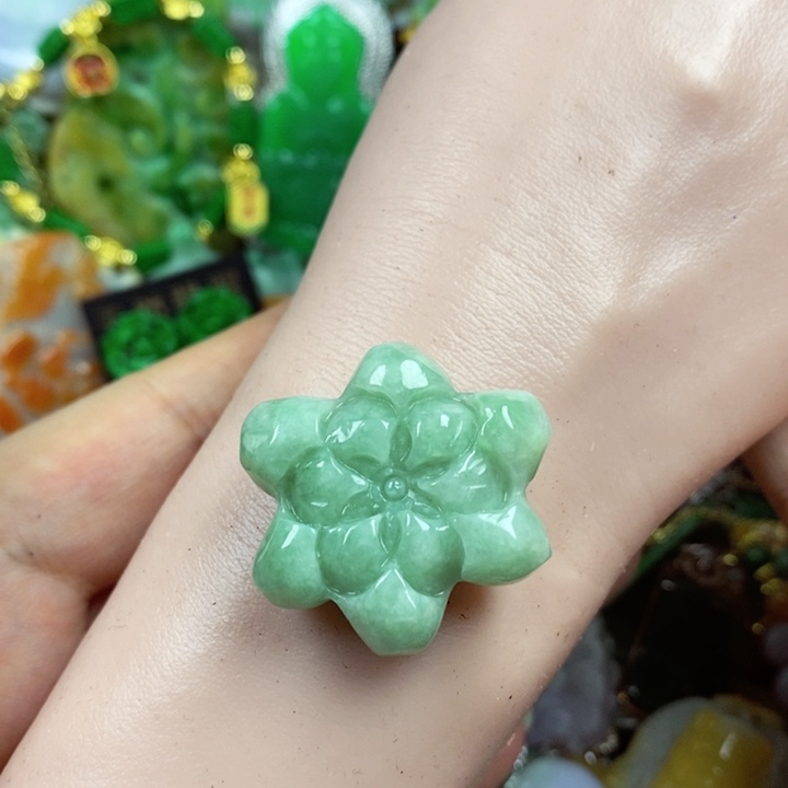 翡翠未镶嵌吊坠(赠链)