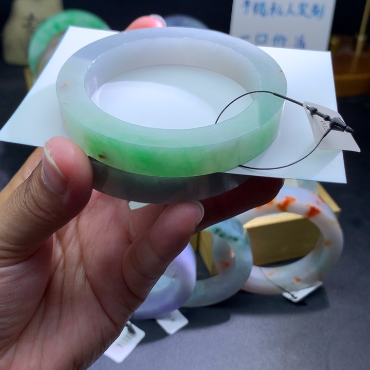 定制翡翠未镶嵌翡翠手镯