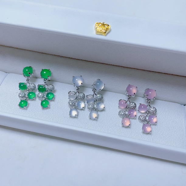 白色粉色镶嵌耳钉女款轻奢精致小众设计感葡萄耳饰