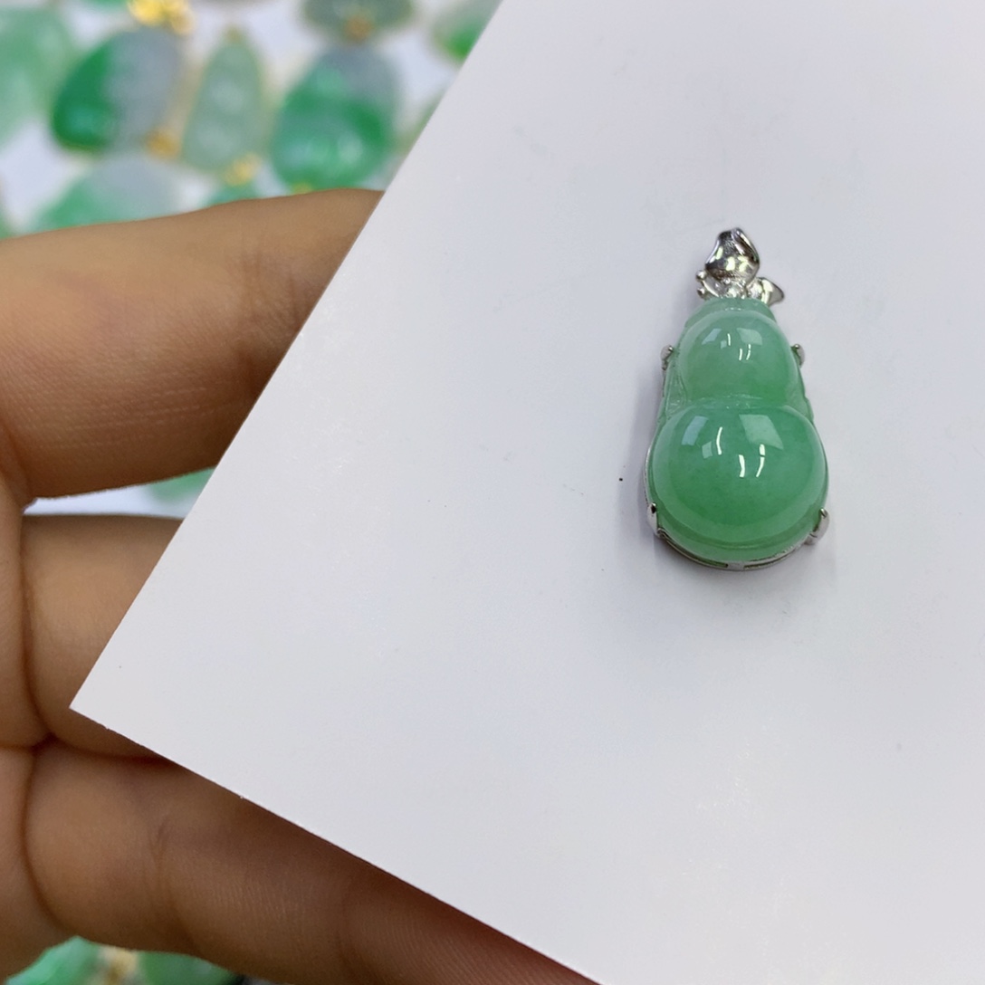 翡翠银S925镶嵌颈饰翡翠