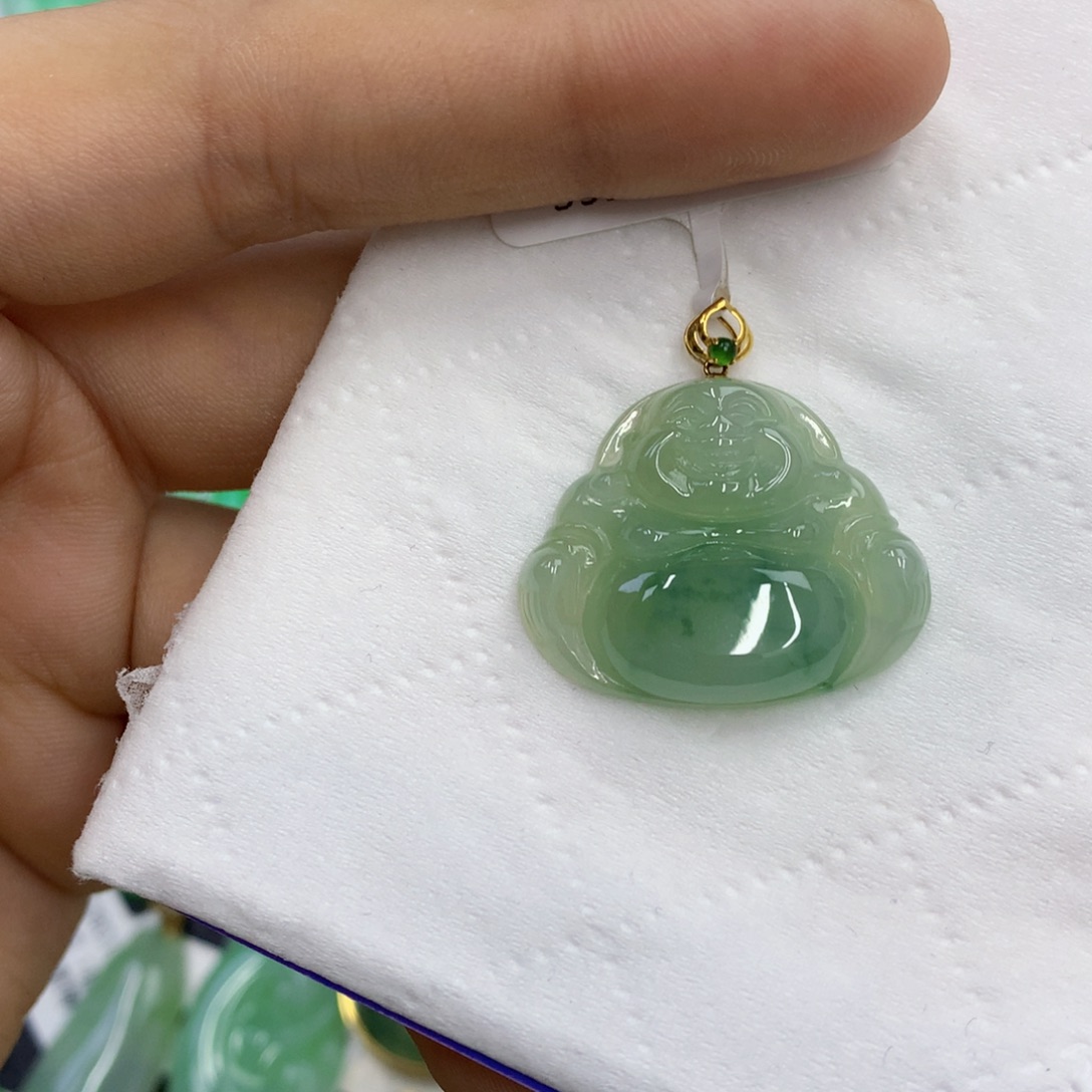 翡翠18K金镶嵌颈饰翡翠