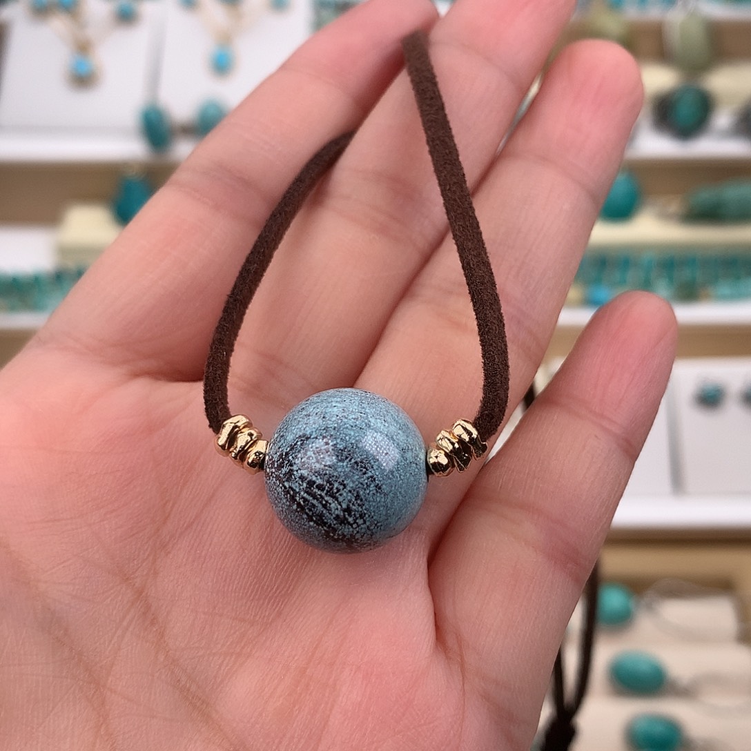 绿松石未镶嵌颈饰